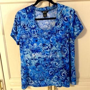 A woman’s blue and white XL shirt sleeve top